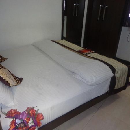 Hotel Milllennium 2000 Dx Yeni Delhi Dış mekan fotoğraf