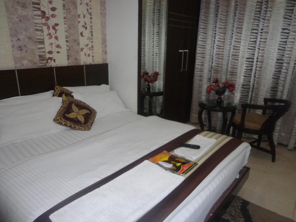 Hotel Milllennium 2000 Dx Yeni Delhi Dış mekan fotoğraf