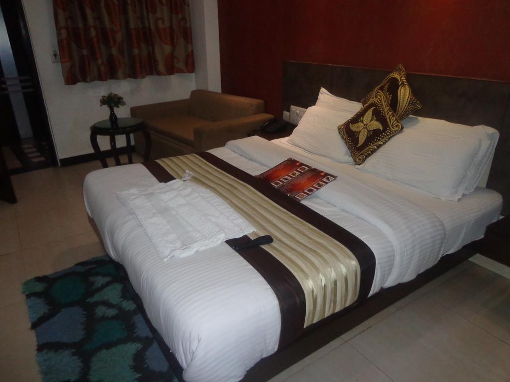Hotel Milllennium 2000 Dx Yeni Delhi Dış mekan fotoğraf