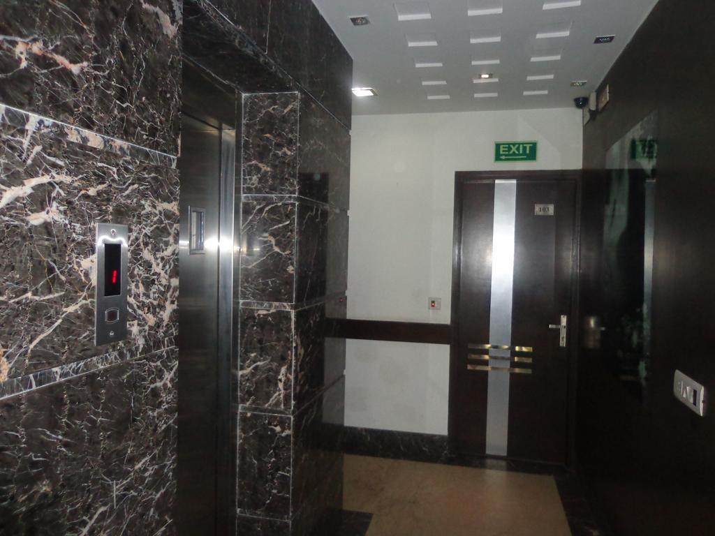 Hotel Milllennium 2000 Dx Yeni Delhi Dış mekan fotoğraf