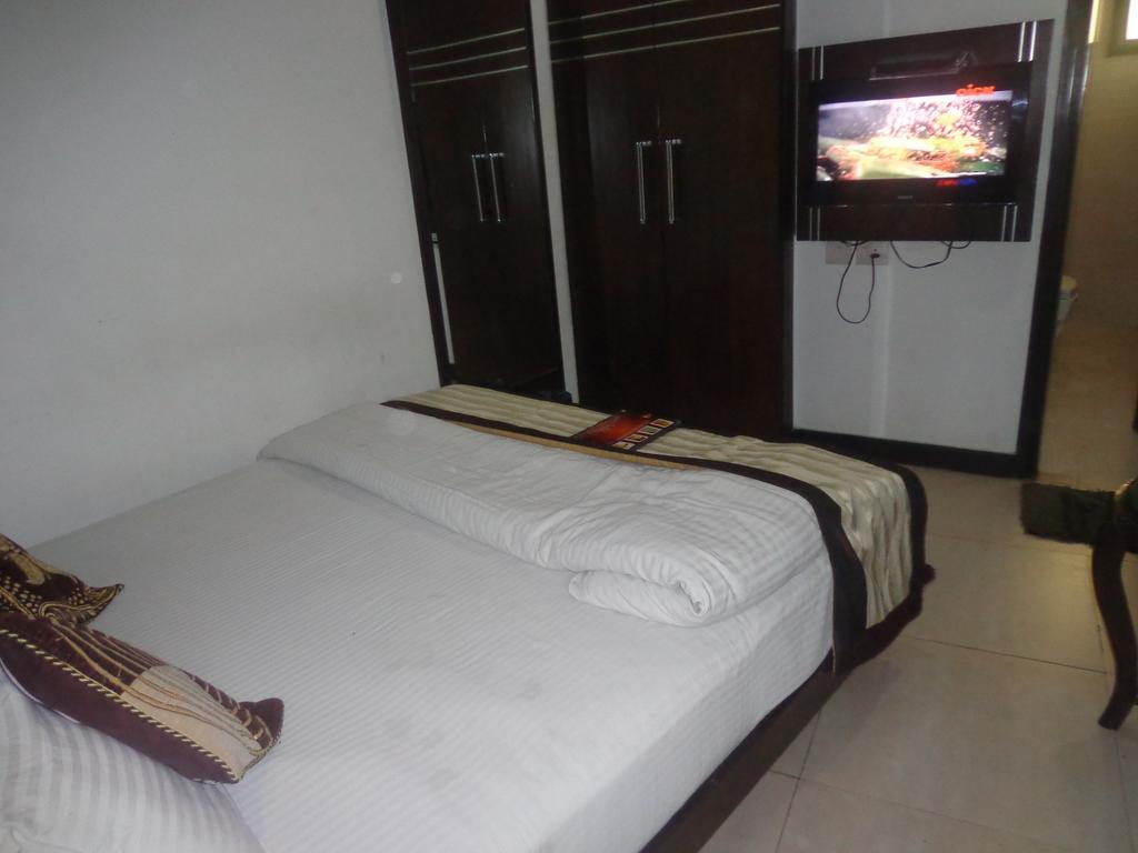 Hotel Milllennium 2000 Dx Yeni Delhi Dış mekan fotoğraf