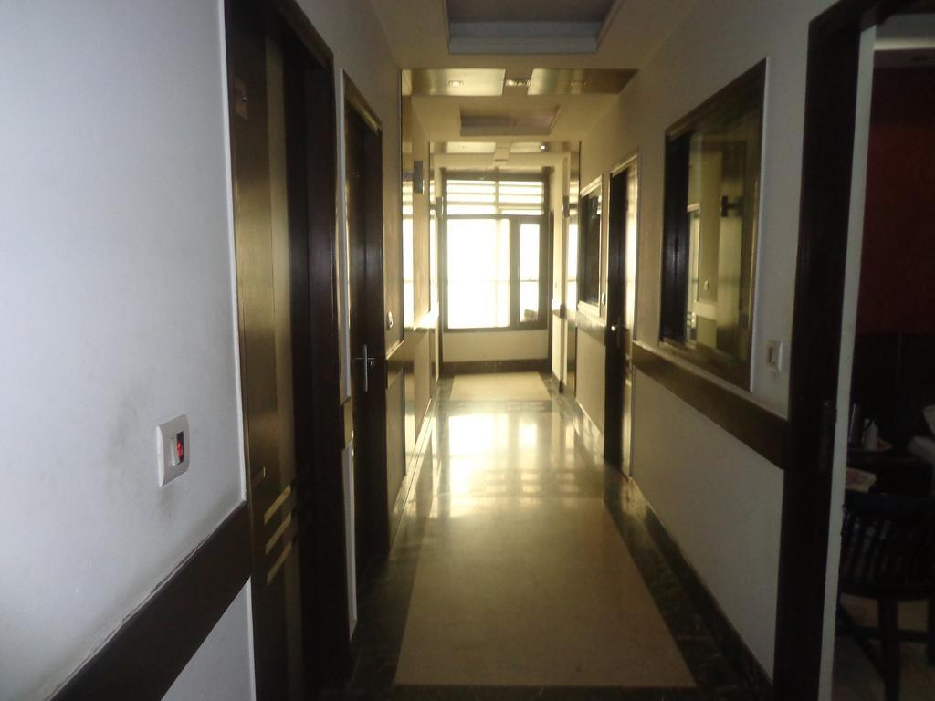 Hotel Milllennium 2000 Dx Yeni Delhi Dış mekan fotoğraf