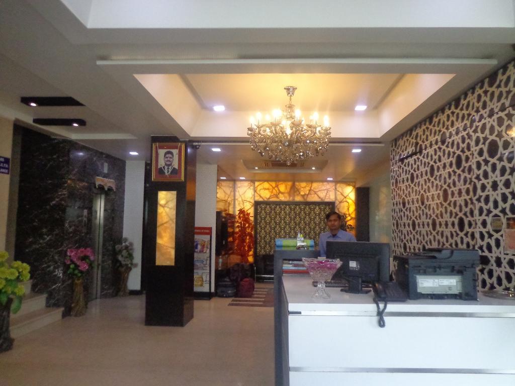 Hotel Milllennium 2000 Dx Yeni Delhi Dış mekan fotoğraf