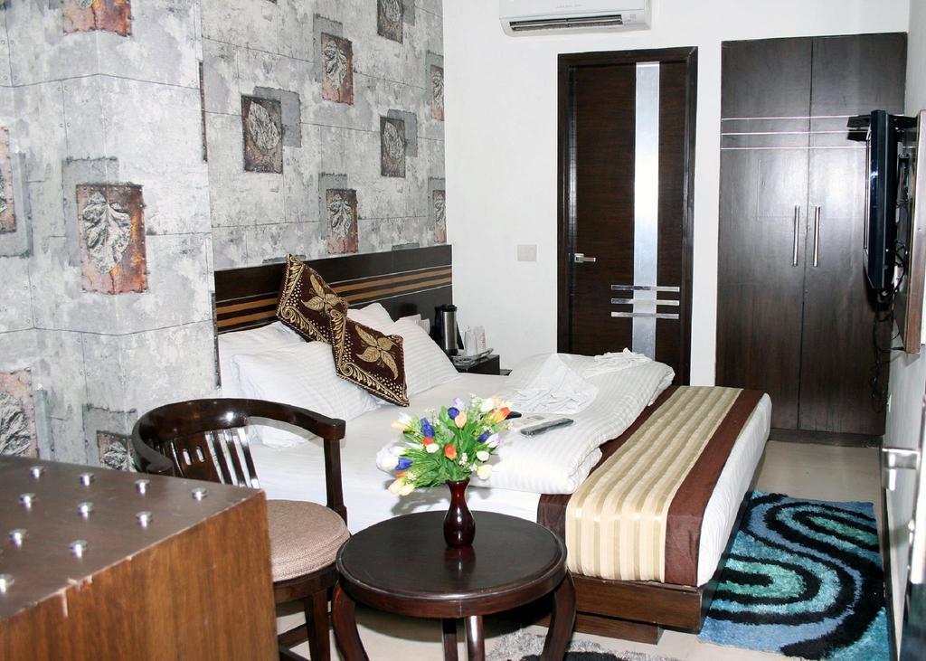 Hotel Milllennium 2000 Dx Yeni Delhi Dış mekan fotoğraf