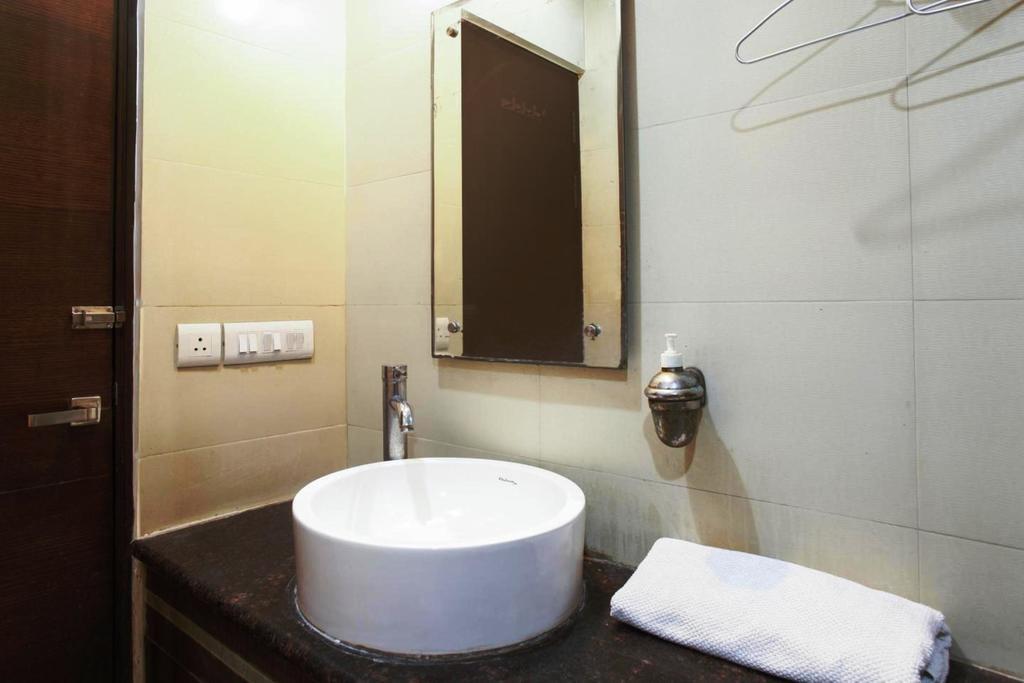 Hotel Milllennium 2000 Dx Yeni Delhi Dış mekan fotoğraf