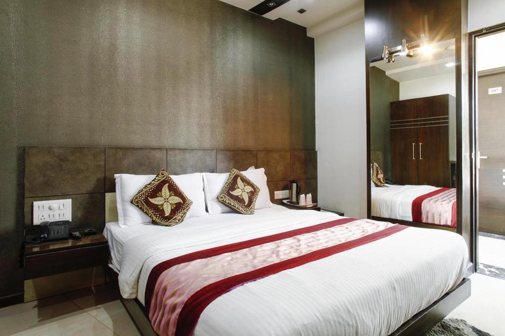 Hotel Milllennium 2000 Dx Yeni Delhi Dış mekan fotoğraf
