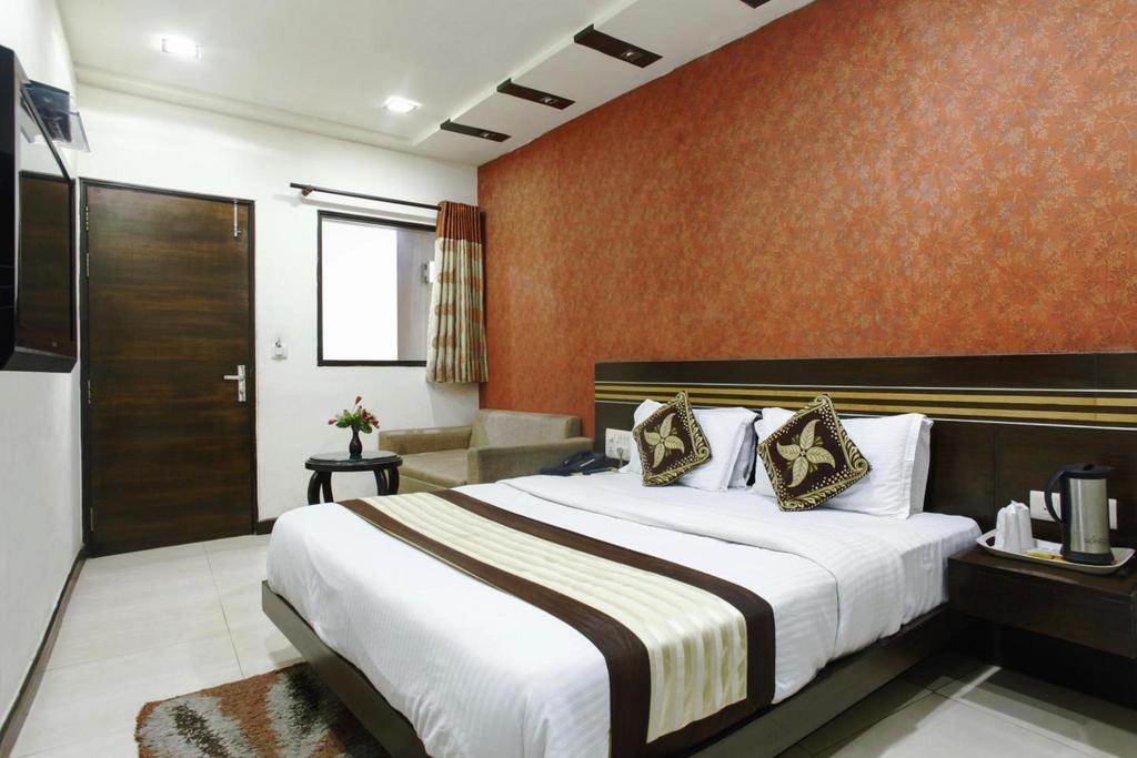 Hotel Milllennium 2000 Dx Yeni Delhi Dış mekan fotoğraf