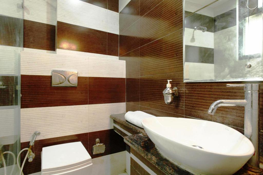 Hotel Milllennium 2000 Dx Yeni Delhi Dış mekan fotoğraf