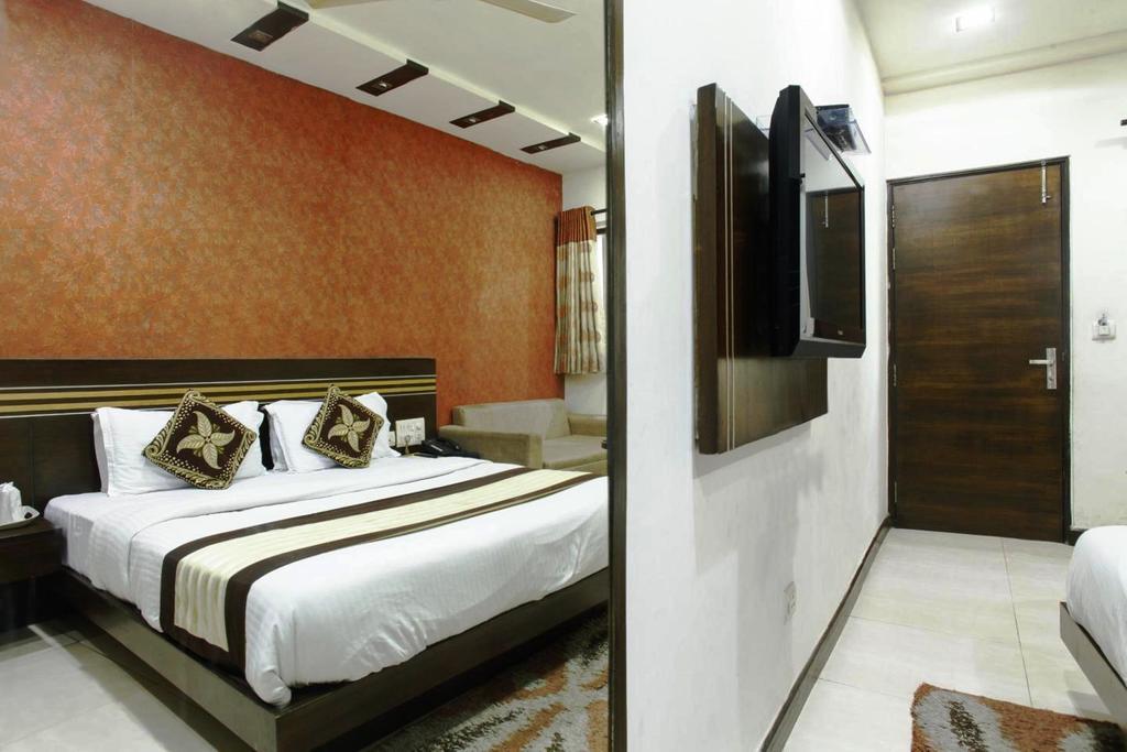 Hotel Milllennium 2000 Dx Yeni Delhi Dış mekan fotoğraf