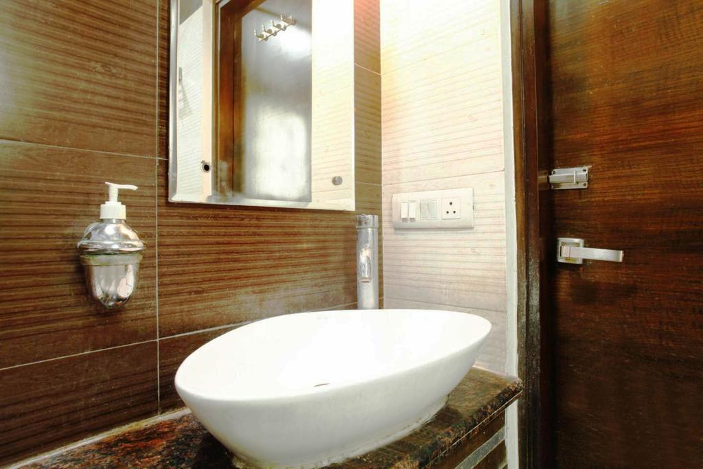 Hotel Milllennium 2000 Dx Yeni Delhi Dış mekan fotoğraf