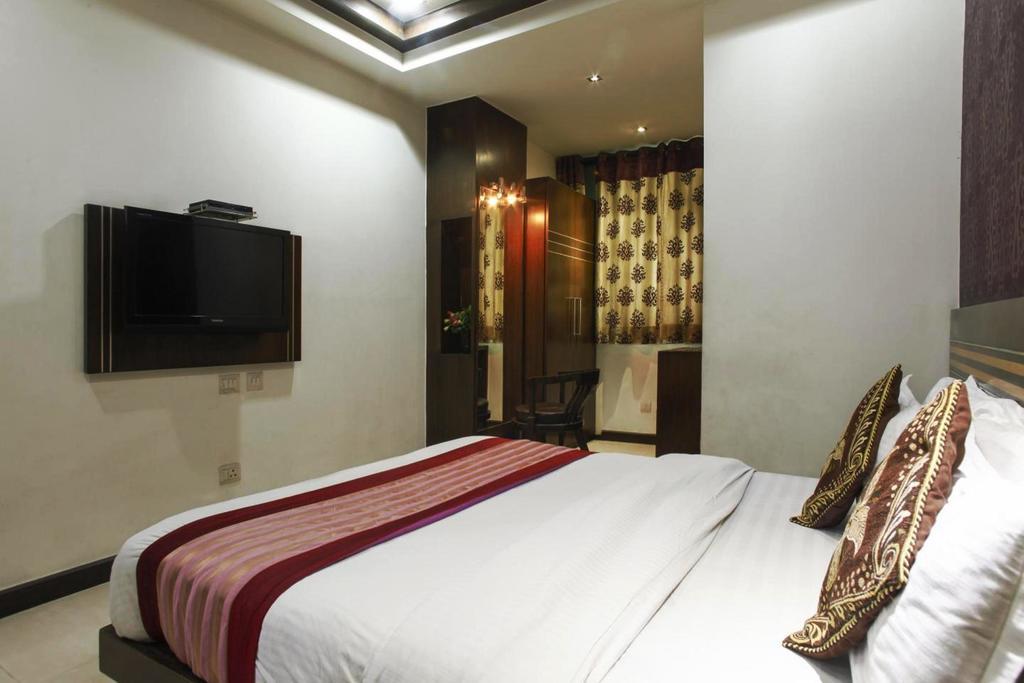 Hotel Milllennium 2000 Dx Yeni Delhi Dış mekan fotoğraf