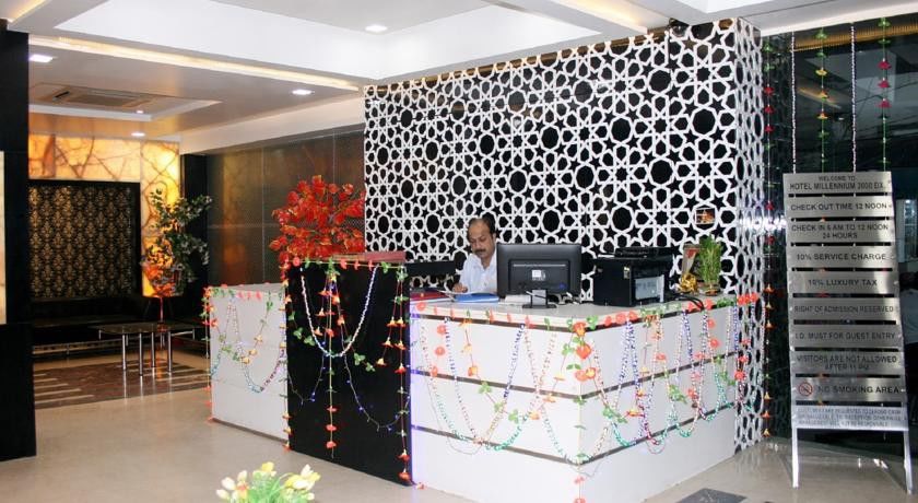 Hotel Milllennium 2000 Dx Yeni Delhi Dış mekan fotoğraf