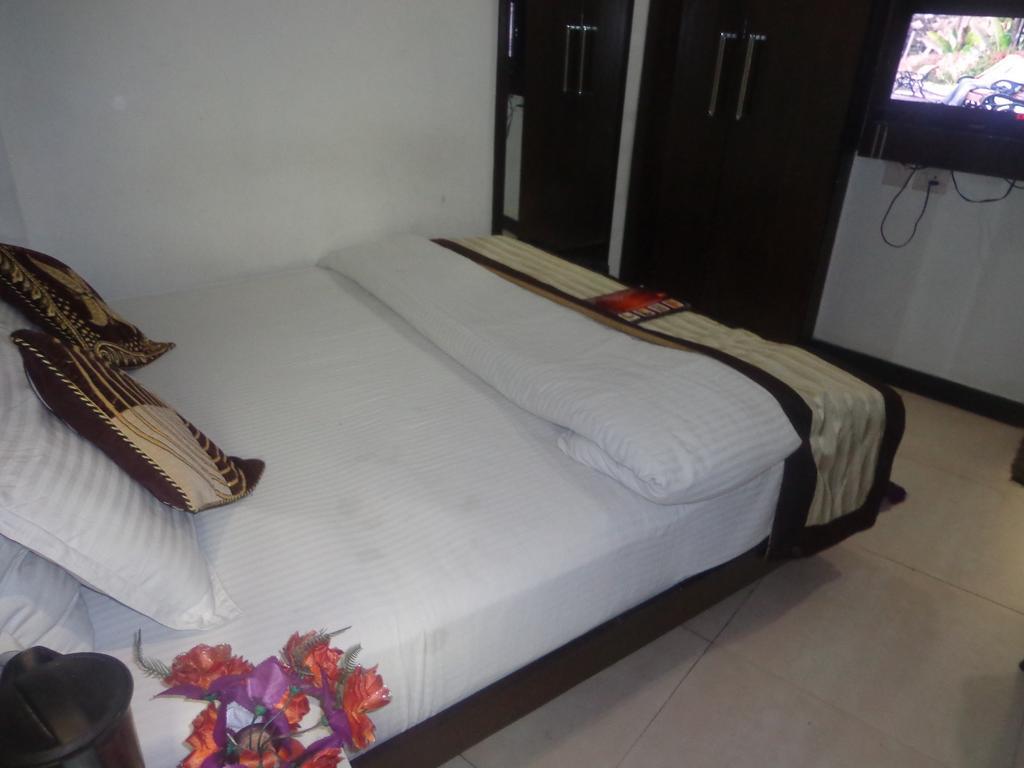 Hotel Milllennium 2000 Dx Yeni Delhi Dış mekan fotoğraf