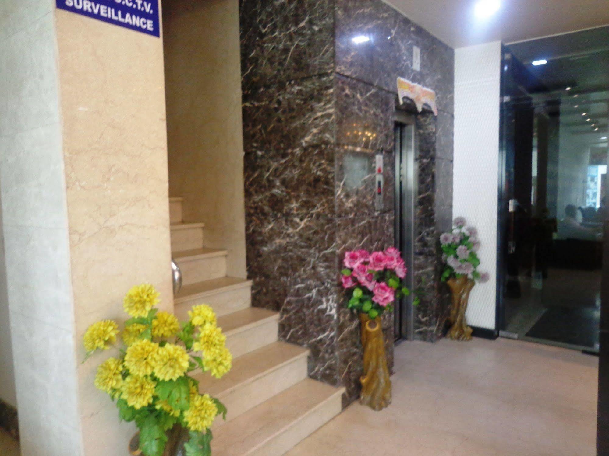 Hotel Milllennium 2000 Dx Yeni Delhi Dış mekan fotoğraf