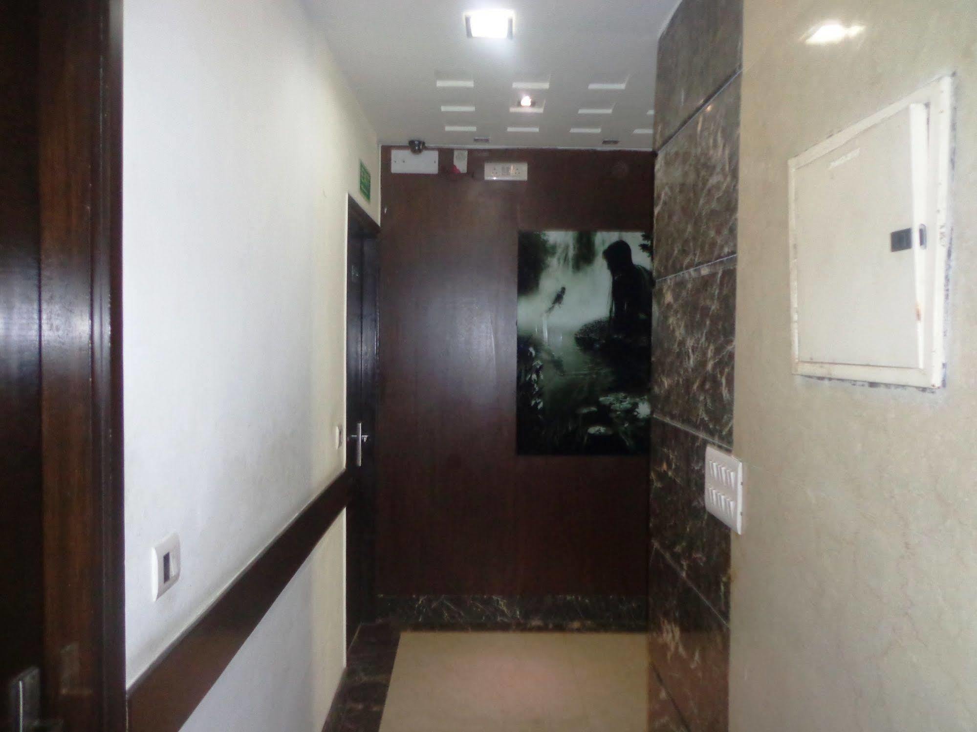 Hotel Milllennium 2000 Dx Yeni Delhi Dış mekan fotoğraf